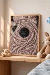 Pembe Battaniyede Uyuyan Kız ve Siyah Kedi – Sevimli Kedi Temalı Çerçeveli Tablo | 3:4 Kanvas